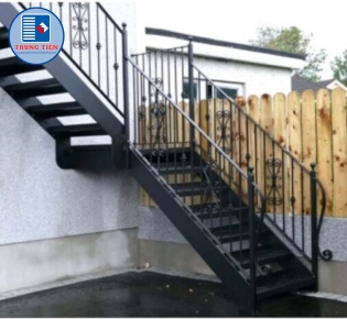 CẦU THANG SẮT 